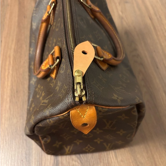 Authentic Louis Vuitton speedy 30 monogram satchel - Picture 16 of 16